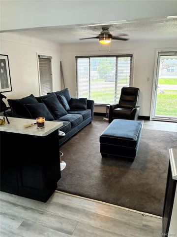 21190 Midway Avenue, Southfield, MI 48075