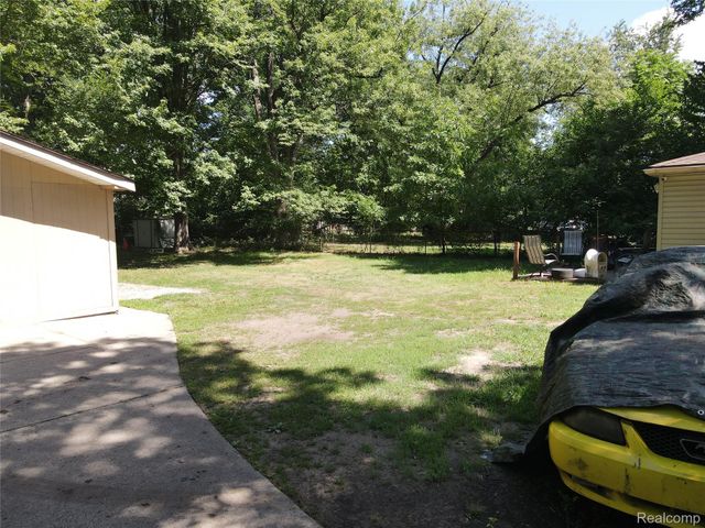 21190 Midway Avenue, Southfield, MI 48075
