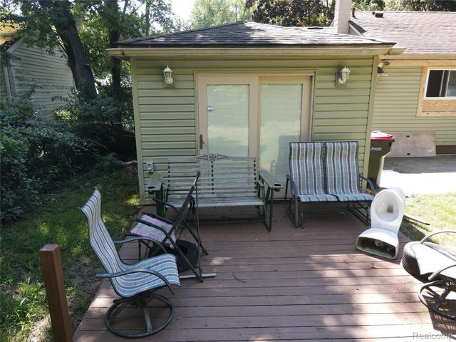 21190 Midway Avenue, Southfield, MI 48075