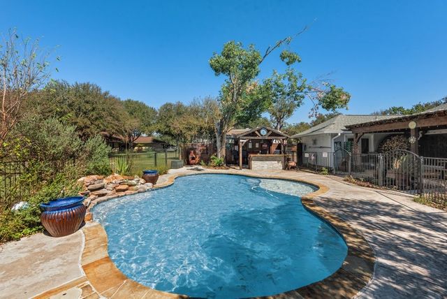 83 Crown Road, Willow Park, TX 76087
