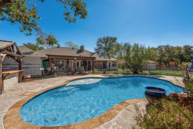 83 Crown Road, Willow Park, TX 76087