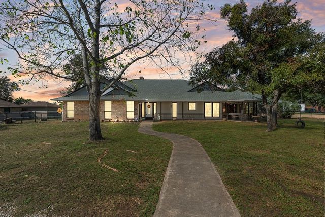 83 Crown Road, Willow Park, TX 76087