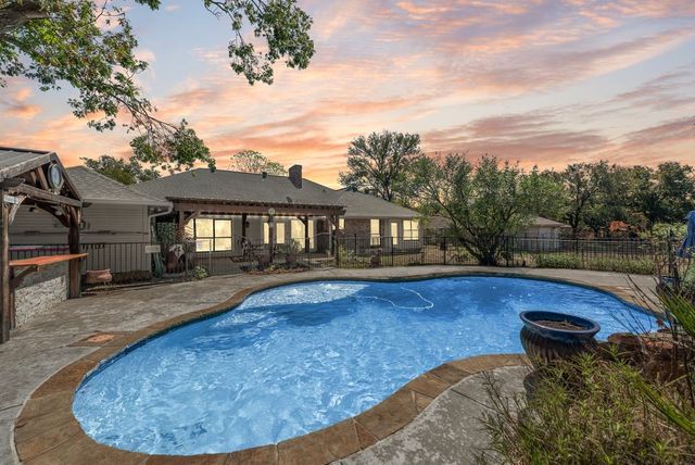 83 Crown Road, Willow Park, TX 76087