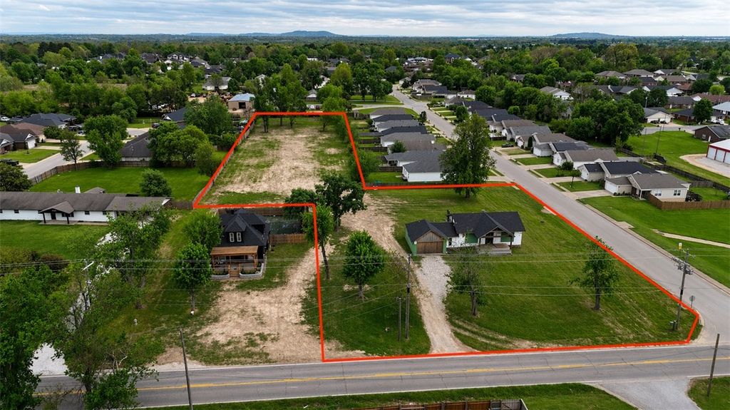 904 & 906 E New Hope Road, Rogers, AR 72758