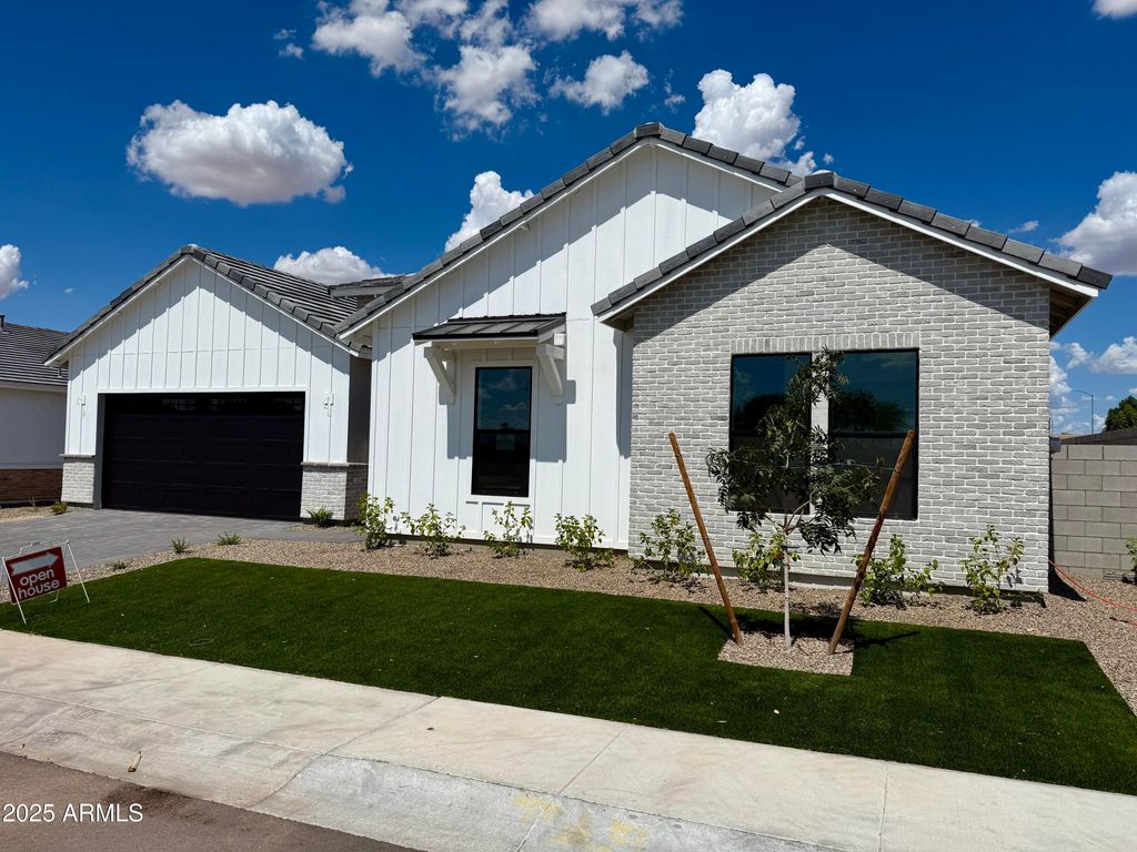 6454 E OASIS Circle, Mesa, AZ 85215 — photo 2