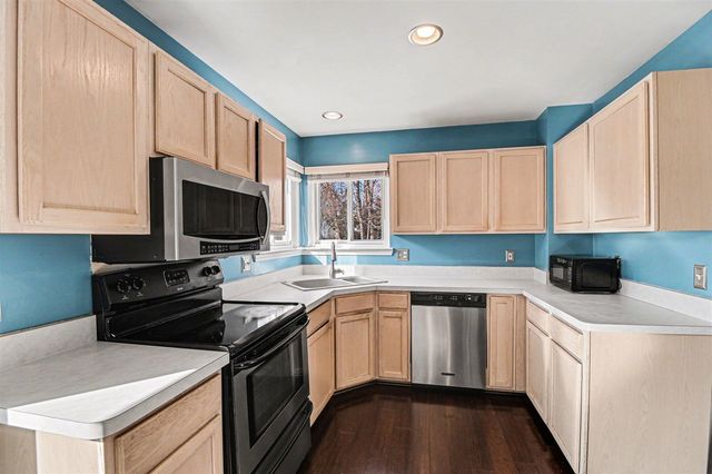 810 Yorick Path, Wixom, MI 48393