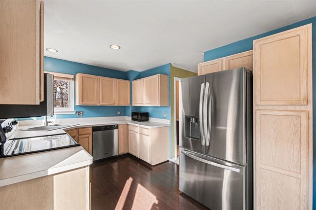 810 Yorick Path, Wixom, MI 48393