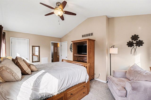 810 Yorick Path, Wixom, MI 48393