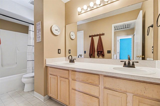 810 Yorick Path, Wixom, MI 48393