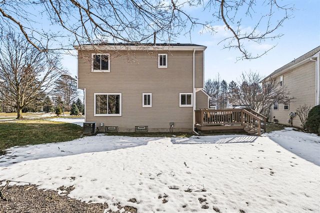 810 Yorick Path, Wixom, MI 48393