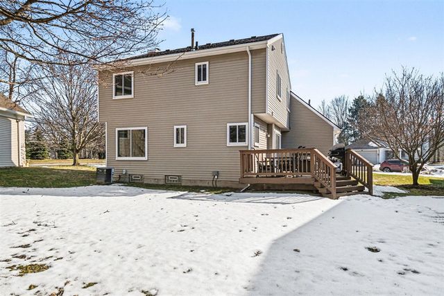 810 Yorick Path, Wixom, MI 48393
