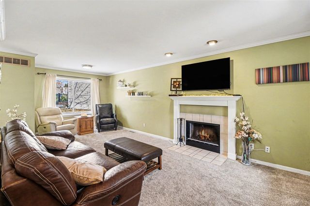 810 Yorick Path, Wixom, MI 48393