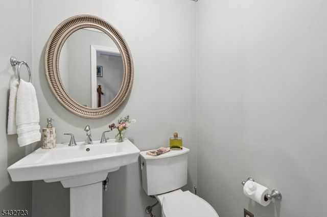 81 Mountain Road, Verona Twp., NJ 07044