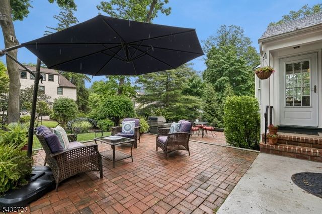 81 Mountain Road, Verona Twp., NJ 07044