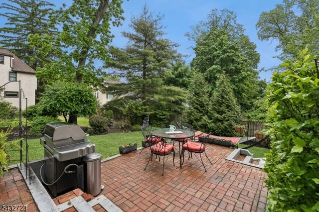 81 Mountain Road, Verona Twp., NJ 07044