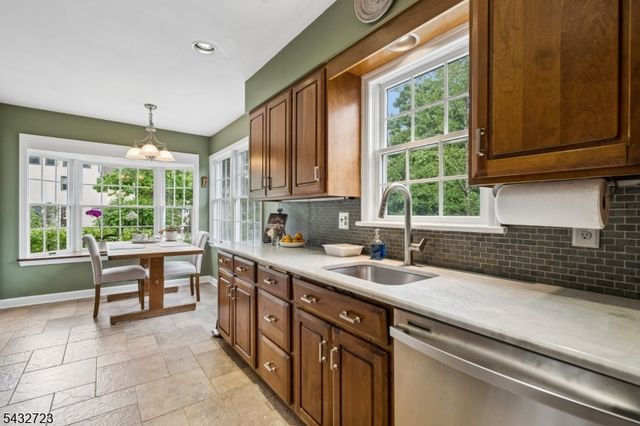 81 Mountain Road, Verona Twp., NJ 07044