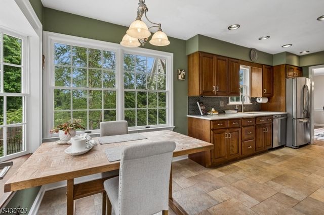 81 Mountain Road, Verona Twp., NJ 07044