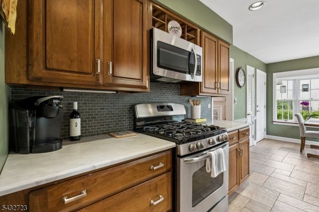 81 Mountain Road, Verona Twp., NJ 07044