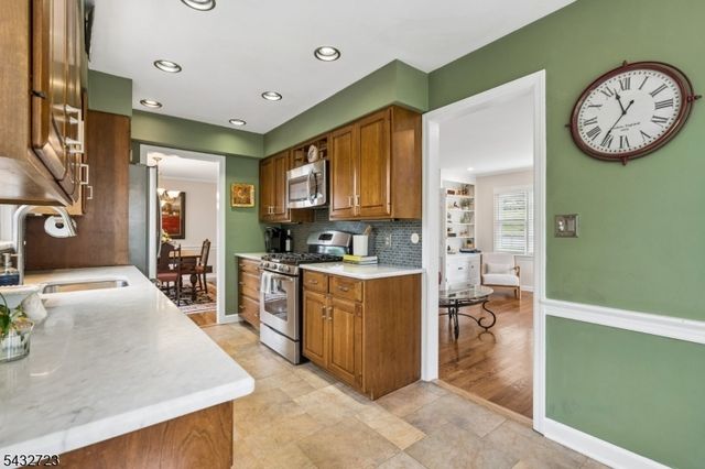 81 Mountain Road, Verona Twp., NJ 07044