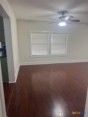 724 N Beal Street, Belton, TX 76513