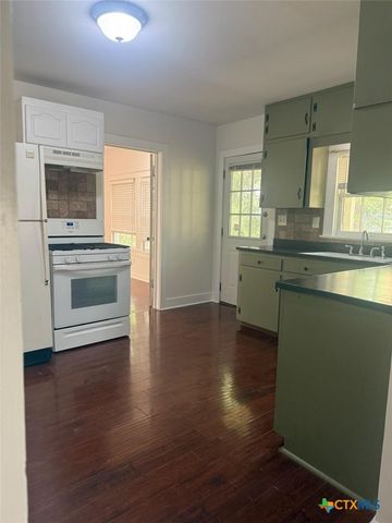 724 N Beal Street, Belton, TX 76513