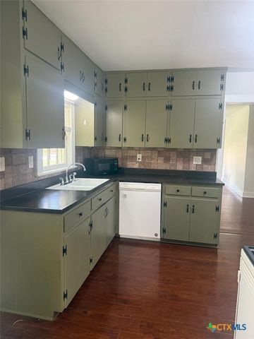 724 N Beal Street, Belton, TX 76513