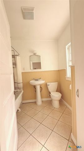 724 N Beal Street, Belton, TX 76513