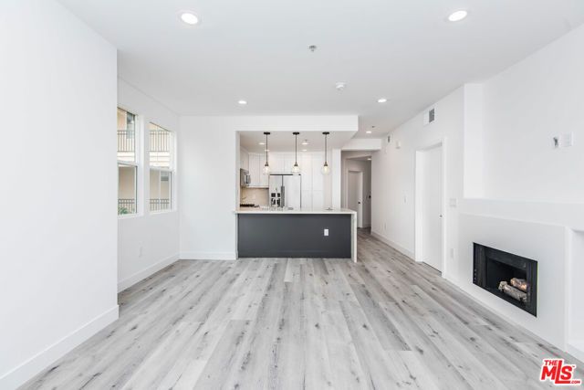 13075 Pacific 317, Los Angeles, CA 90094