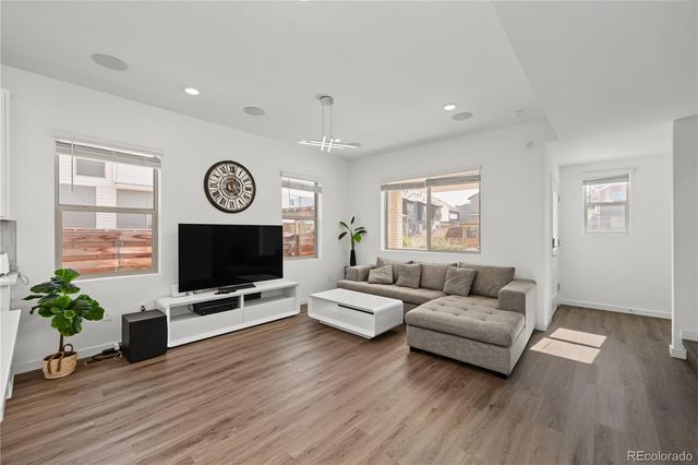 6875 Juniper Lane, Arvada, CO 80007
