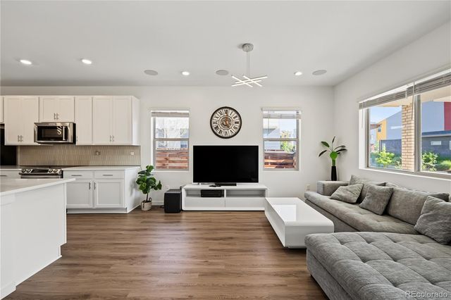6875 Juniper Lane, Arvada, CO 80007