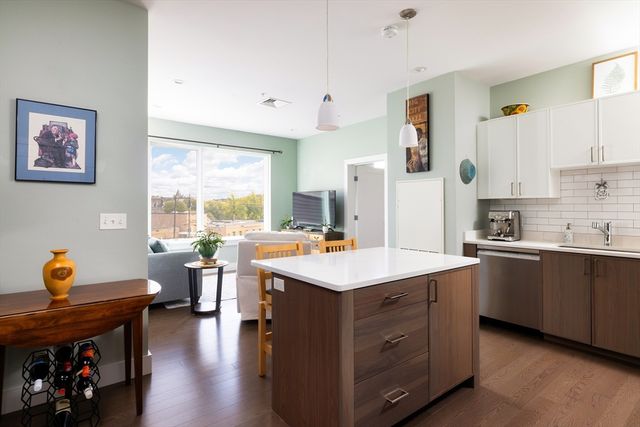 20 Taft Hil Park 5, Boston, MA 02131