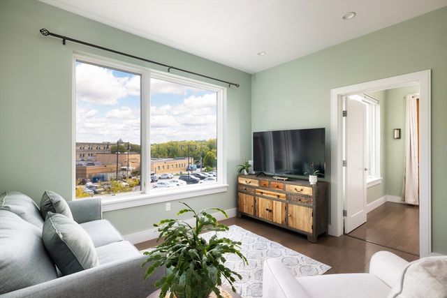 20 Taft Hil Park 5, Boston, MA 02131