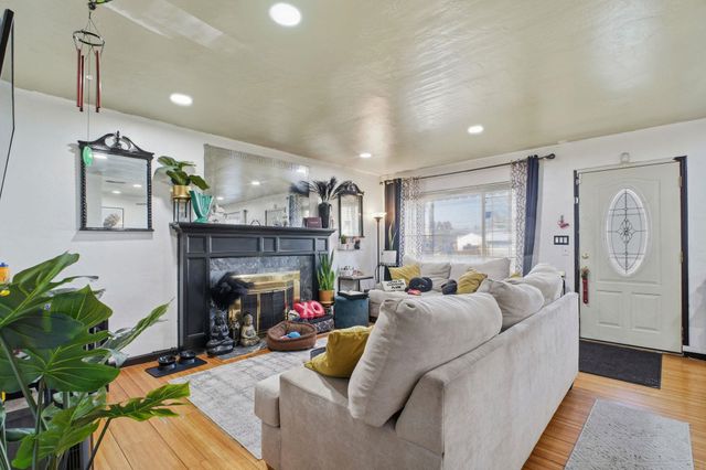 127 Hampton Rd, Hayward, CA 94541