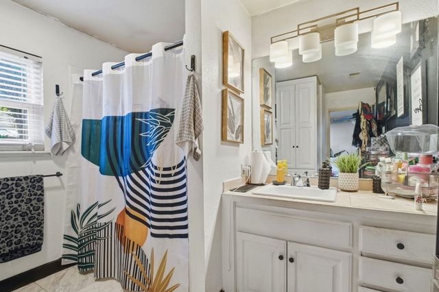 127 Hampton Rd, Hayward, CA 94541