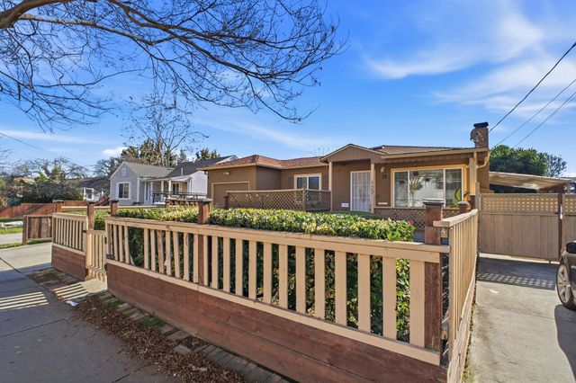 127 Hampton Rd, Hayward, CA 94541