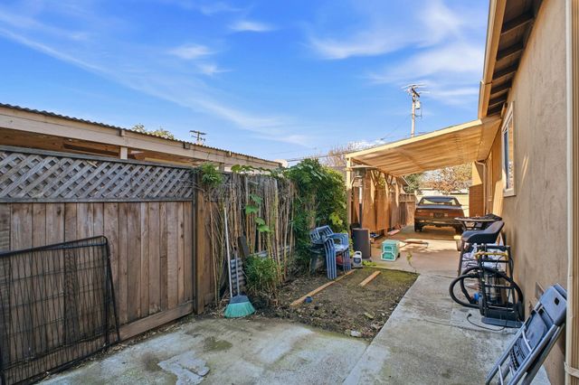 127 Hampton Rd, Hayward, CA 94541