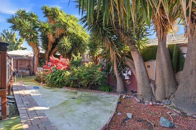 127 Hampton Rd, Hayward, CA 94541