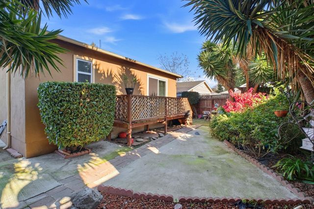 127 Hampton Rd, Hayward, CA 94541