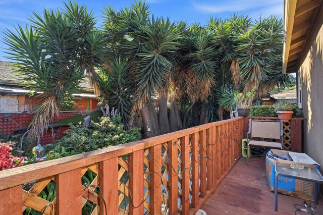 127 Hampton Rd, Hayward, CA 94541