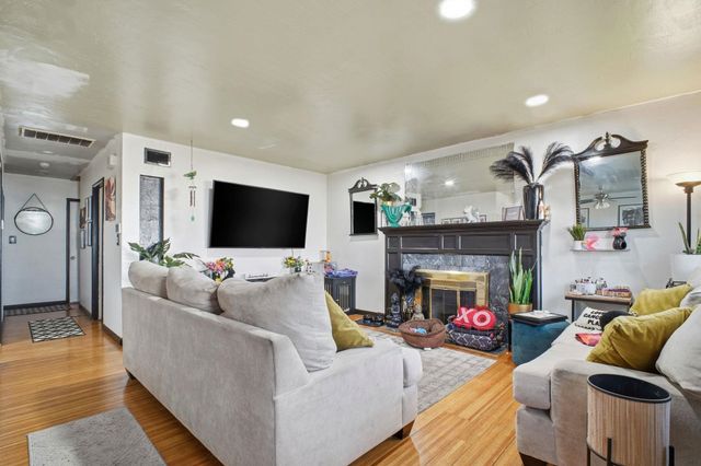 127 Hampton Rd, Hayward, CA 94541