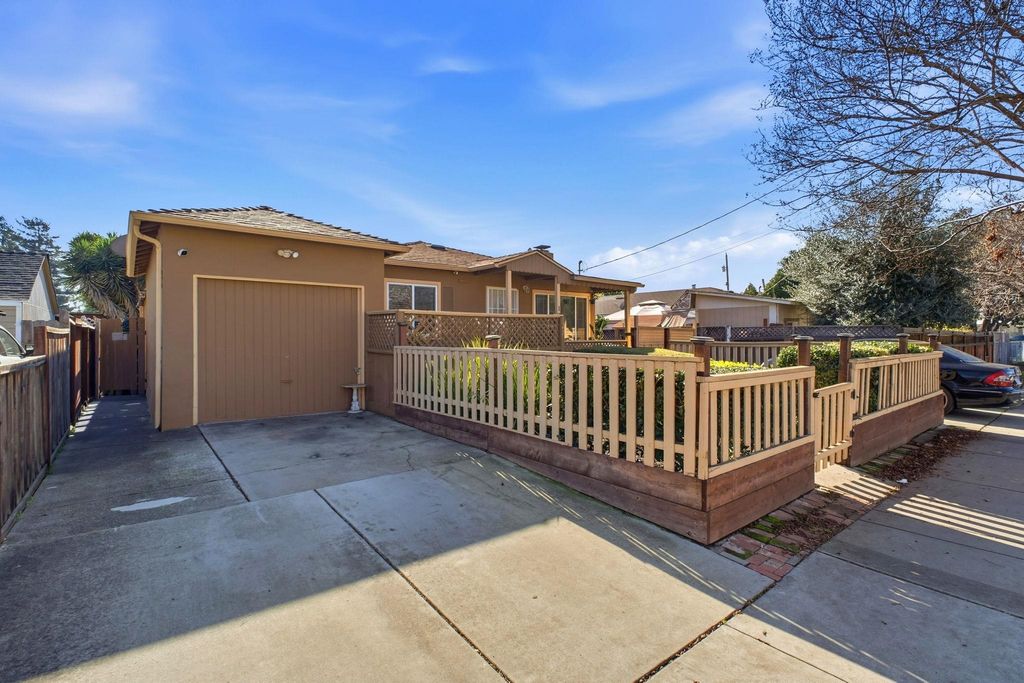 127 Hampton Rd, Hayward, CA 94541