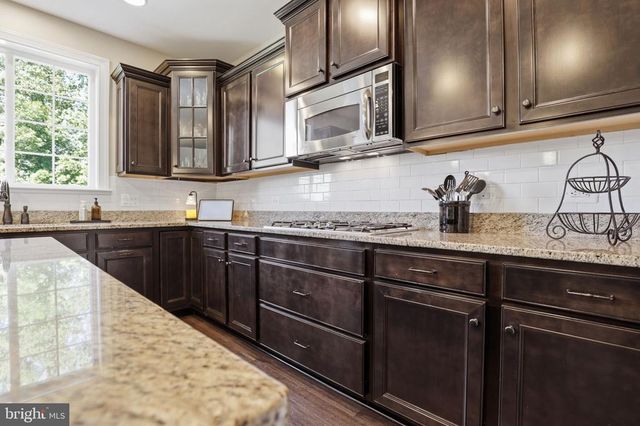 8046 SIDE HILL DR, Warrenton, VA 20187