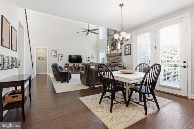 8046 SIDE HILL DR, Warrenton, VA 20187