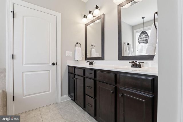8046 SIDE HILL DR, Warrenton, VA 20187