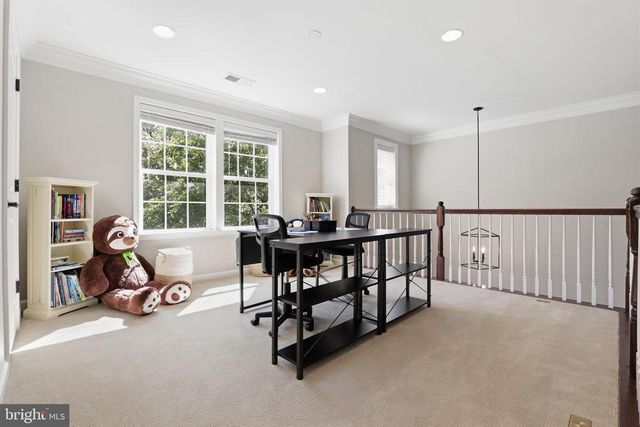 8046 SIDE HILL DR, Warrenton, VA 20187