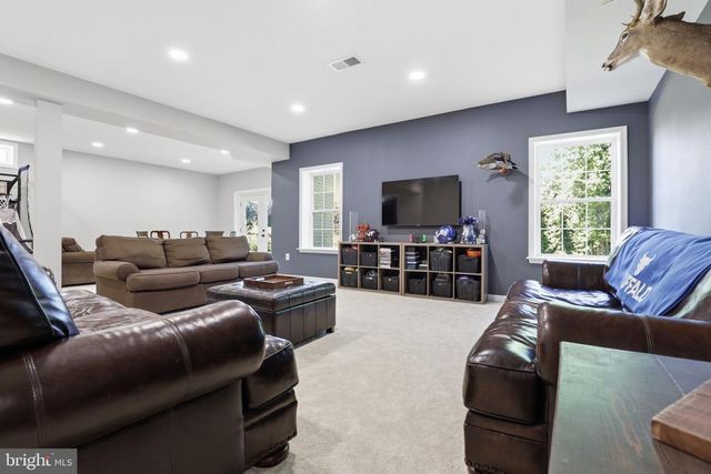 8046 SIDE HILL DR, Warrenton, VA 20187