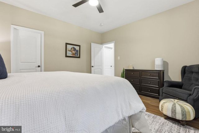 8046 SIDE HILL DR, Warrenton, VA 20187