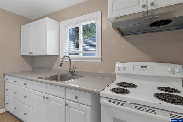 655 Norway (-665) St NE, Salem, OR 97301