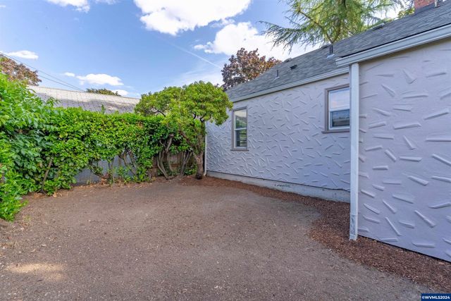 655 Norway (-665) St NE, Salem, OR 97301