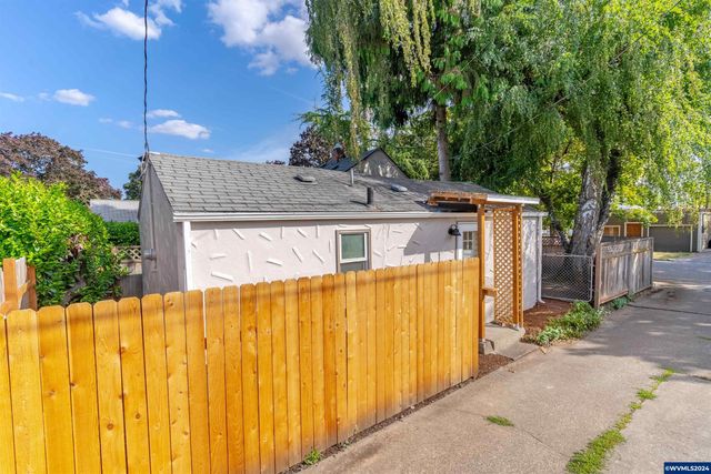 655 Norway (-665) St NE, Salem, OR 97301